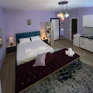 mr-goldis-apartment.hotels-in-tirana.com/